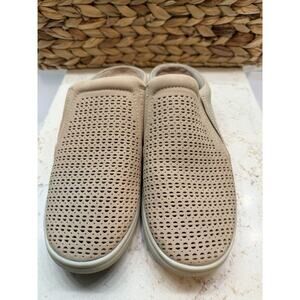 Earth Origins 9M Perforated Leather Slip-On Clogs Emilia Wheat Preowned